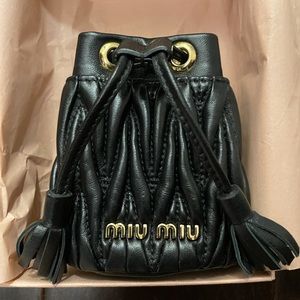 MIU MIU Matelasse Mini Bandoliera - Black